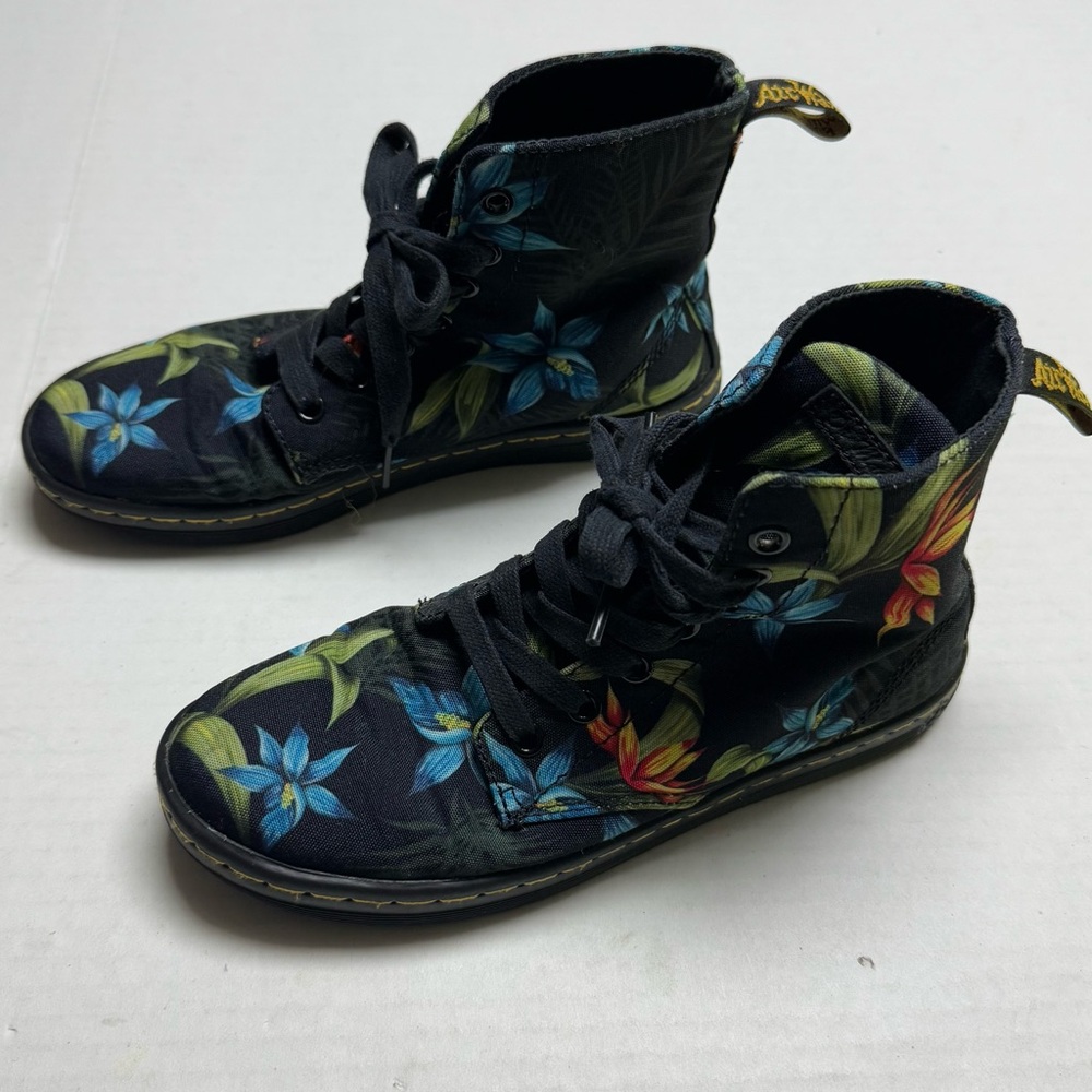 Dr. Martens Hackney Lace Up Canvas Boots In Black Hawaiian Floral Print Size: 6